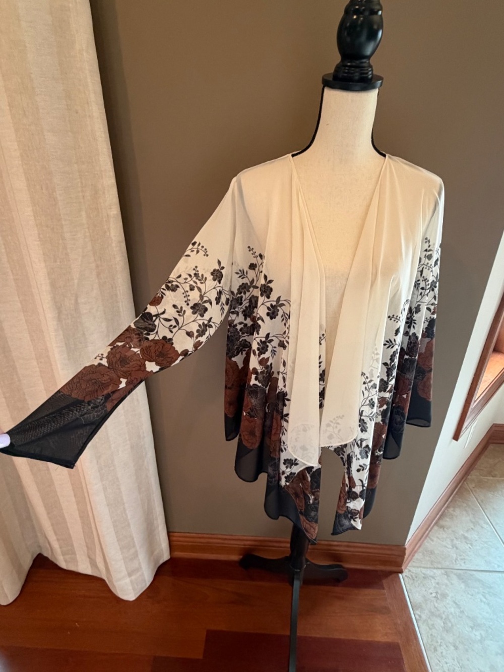 Floral Open Front Cardigan Lightweight shawl type Blouse, Size 10